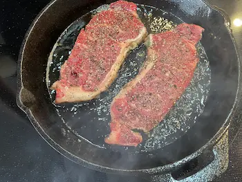 steak-in-cast-iron-pan