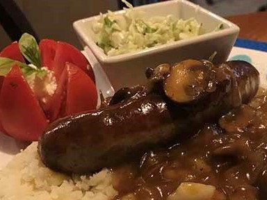 braised honey garlic sausages with tomato and salad