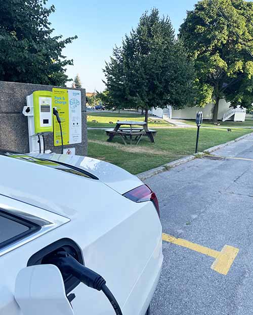 ev-charge-picnic-table.jpg ev-charge-picnic-table.jpg