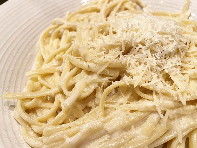 gluten free fettuccine alfredo plated.