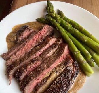 pepper crusted steak with creamy sauce and asparagus pepper crusted steak with creamy sauce and asparagus