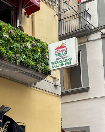 Pizzaioli Veraci gluten free pizza restaurant in in Naples Italy