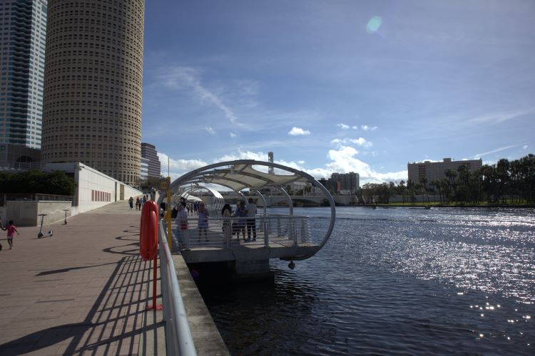 Tampa Bay Riverwalk.  Kennedy Blvd. entrance looking south. Tampa Bay Riverwalk.  Kennedy Blvd. entrance looking south.