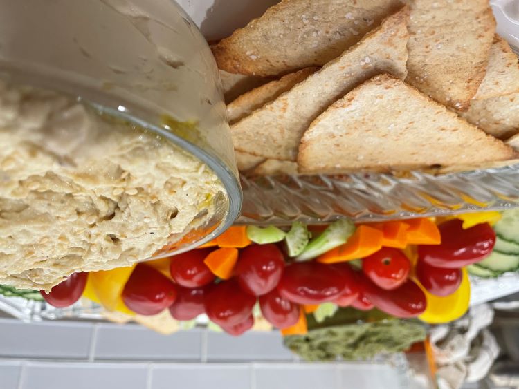 veggies with hummus and flatbread